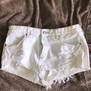 Forever 21 Lightwash booty shorts